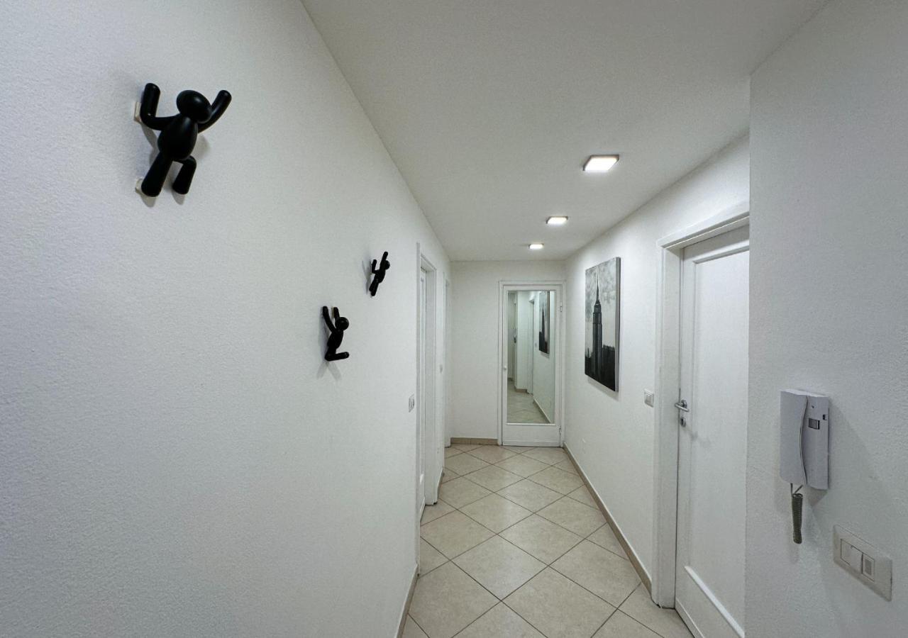 Modern Cenisio Apartment - Self Check-In & Parking Milan Exterior photo