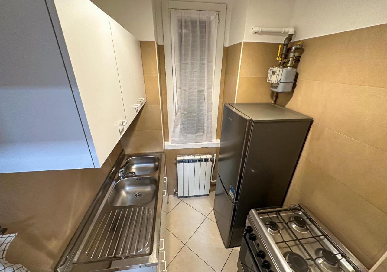 Modern Cenisio Apartment - Self Check-In & Parking Milan Exterior photo
