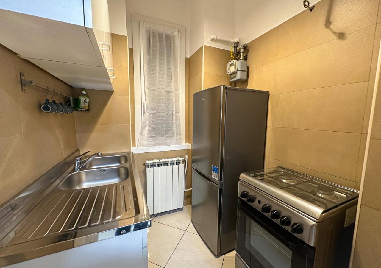 Modern Cenisio Apartment - Self Check-In & Parking Milan Exterior photo